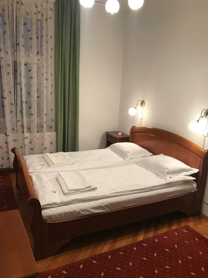 Pensiunea Puiu Popa Codlea Exteriér fotografie