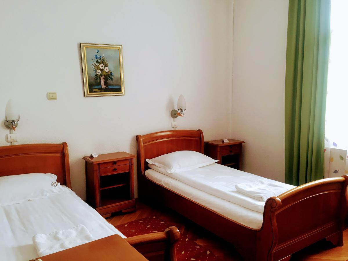 Pensiunea Puiu Popa Codlea Exteriér fotografie